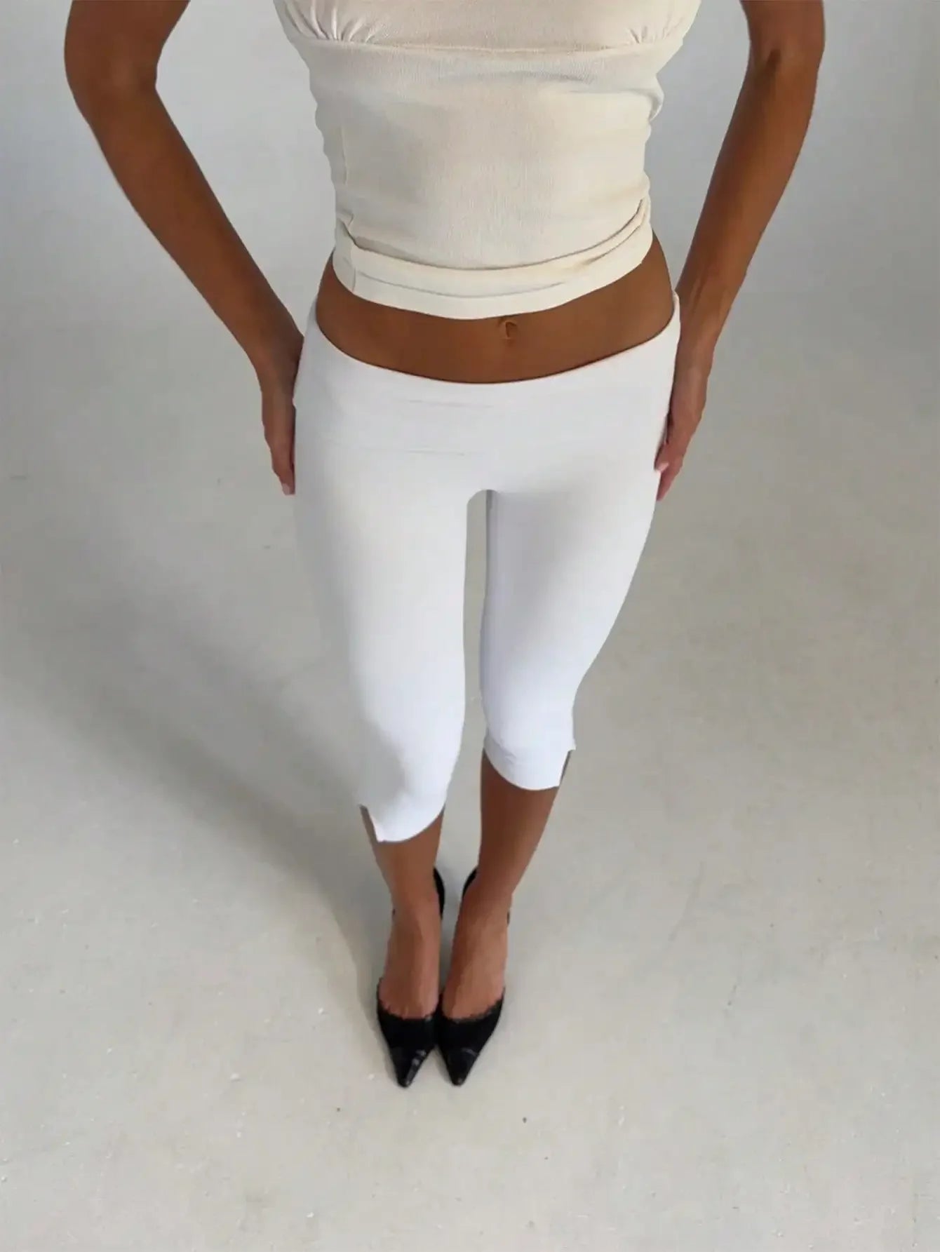 Women's Y2K Low Waist White Capri Leggings Fold Over Waistband Split Hem Solid Color Slim Fit Stretchy Cropped Leggings Buttery